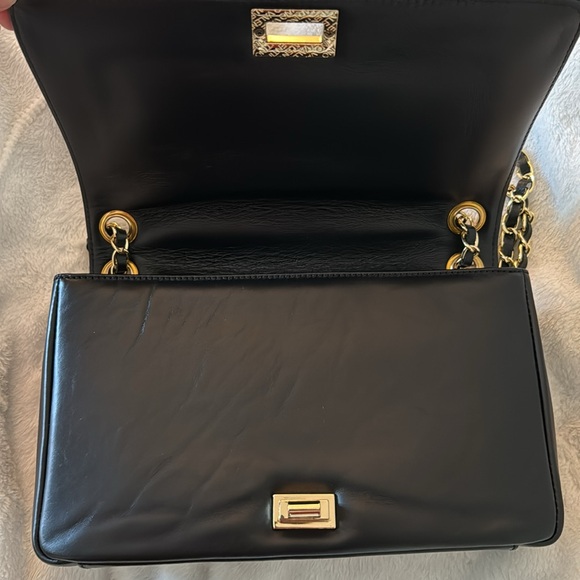 Authentic beautiful Valentino Bag with the gold accent arm loop. - Picture 4 of 6